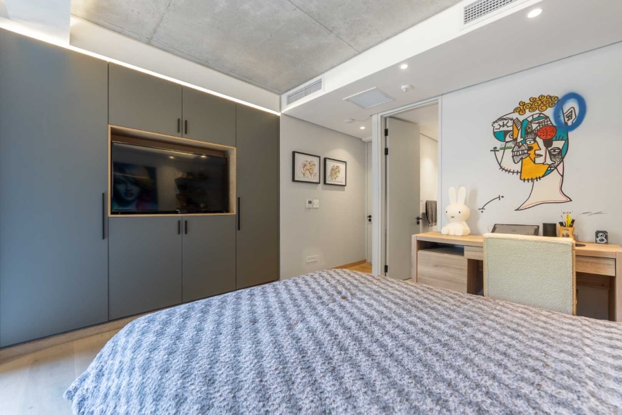 3 Bedroom Property for Sale in Sea Point Western Cape